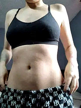 Snapshot of laura_mon chatting on August 2026 08:33:02 PM laura mon online show from August 2026 08:33:02 PM