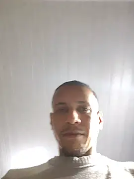 Snapshot of Thom011 chatting on July 2026 10:12:01 PM Thom011 online show from July 2026 10:12:01 PM