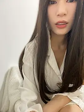 Snapshot of Emmaly999 chatting on July 2026 12:30:01 PM Emmaly999 online show from July 2026 12:30:01 PM