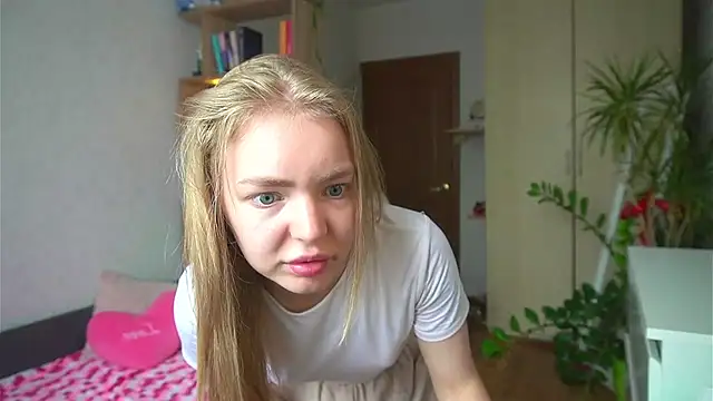 Snapshot of Emilyemmi chatting on July 2026 07:34:02 AM Emilyemmi online show from July 2026 07:34:02 AM