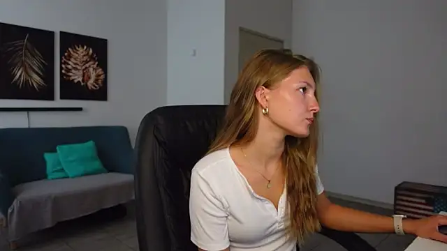 Lana Jewel online show from August 2026 06:34:01 AM