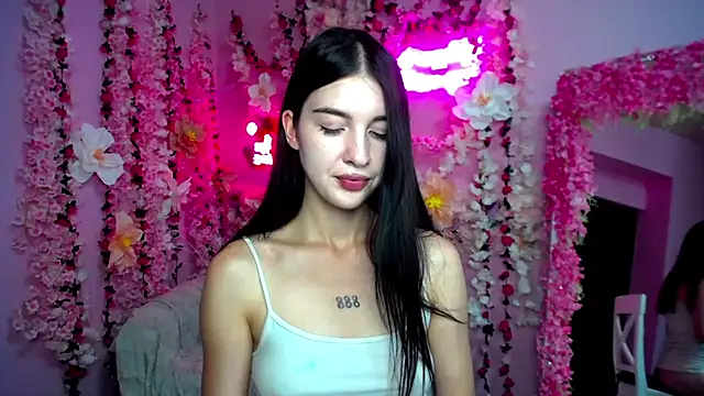 Lolli Bennet online show from July 2026 07:15:02 AM