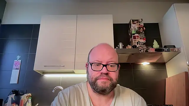 Snapshot of theitalianbear chatting on April 2026 05:03:01 AM theitalianbear online show from April 2026 05:03:01 AM