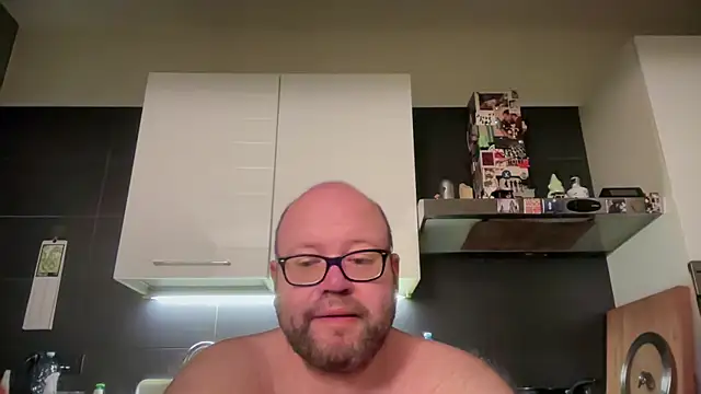 Snapshot of theitalianbear chatting on May 2026 11:56:01 PM theitalianbear online show from May 2026 11:56:01 PM
