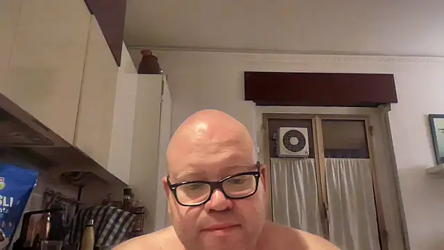 Snapshot of theitalianbear chatting on May 2026 02:51:02 AM theitalianbear online show from May 2026 02:51:02 AM