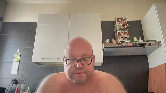 Snapshot of theitalianbear chatting on May 2026 08:21:01 AM theitalianbear online show from May 2026 08:21:01 AM