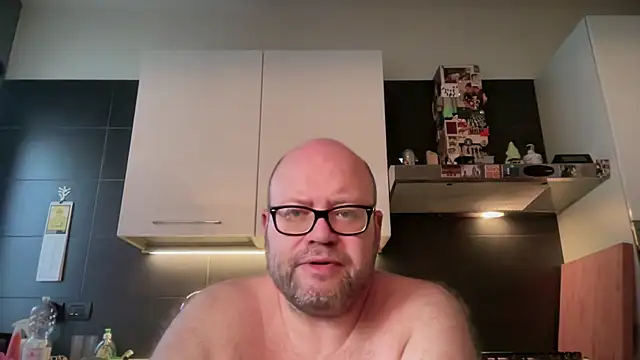 Snapshot of theitalianbear chatting on June 2026 04:03:02 AM theitalianbear online show from June 2026 04:03:02 AM
