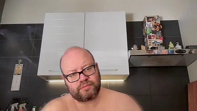 Snapshot of theitalianbear chatting on June 2026 07:54:02 AM theitalianbear online show from June 2026 07:54:02 AM