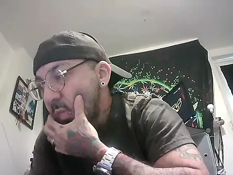 Snapshot of MagicStickBoy chatting on April 2026 01:42:02 PM MagicStickBoy online show from April 2026 01:42:02 PM