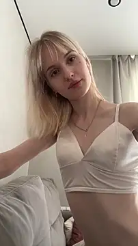 LezzyCrown online show from August 2026 07:18:02 AM