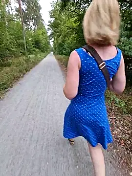 Hotty1985 online show from August 2026 06:00:01 PM