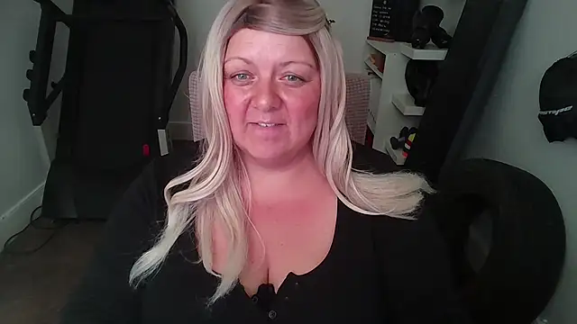 Snapshot of Blonde_Exclusive chatting on July 2026 10:58:02 AM Blonde Exclusive online show from July 2026 10:58:02 AM