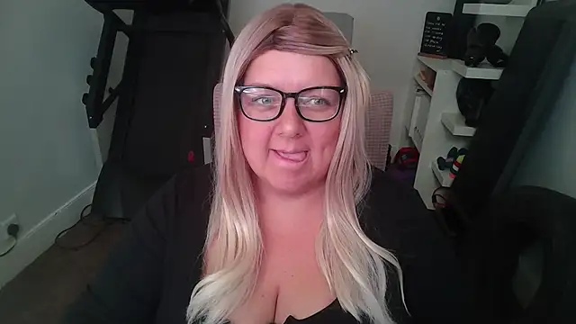 Snapshot of Blonde_Exclusive chatting on July 2026 10:25:01 AM Blonde Exclusive online show from July 2026 10:25:01 AM