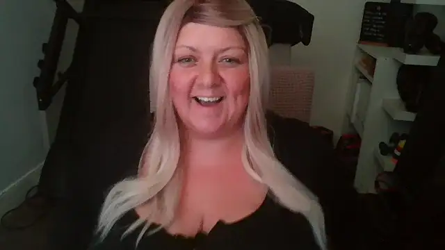 Snapshot of Blonde_Exclusive chatting on August 2026 01:54:02 PM Blonde Exclusive online show from August 2026 01:54:02 PM