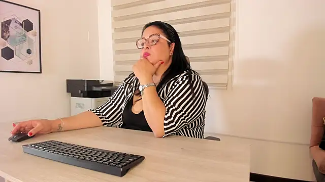 Gabriela Silva7 online show from August 2026 07:28:01 PM