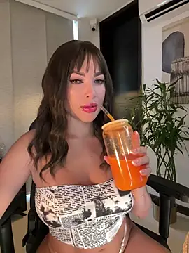 Snapshot of HannaBeckett chatting on February 2025 03:17:02 PM HannaBeckett online show from February 2025 03:17:02 PM