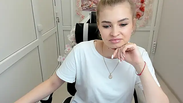 BrielleStorm online show from August 2026 06:04:02 AM