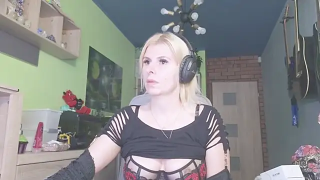 karmija online show from November 2025 10:09:01 PM