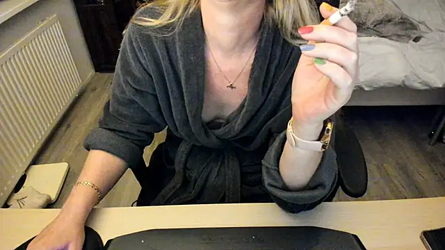 minoesje37 online show from January 2025 08:36:02 PM