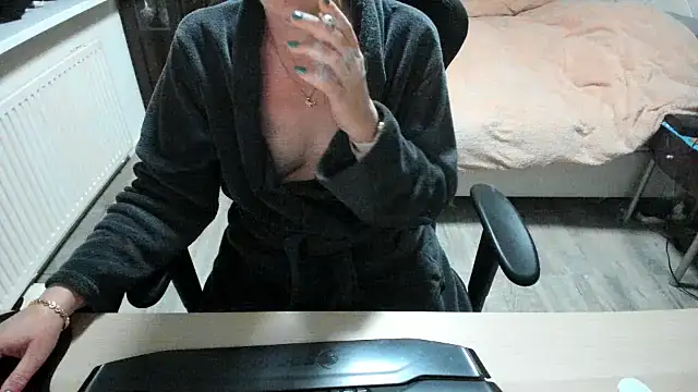 minoesje37 online show from March 2025 08:32:02 PM