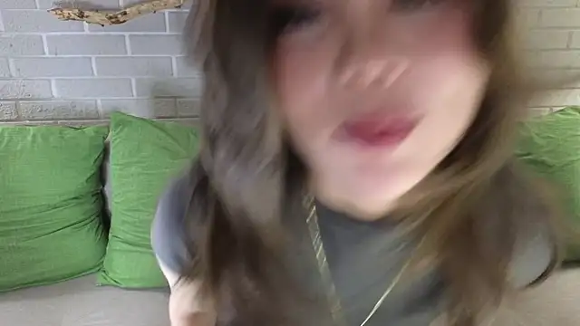 JuliaBeng online show from May 2026 03:33:02 PM
