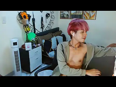 Snapshot of WildestTwink chatting on October 2025 05:43:01 PM WildestTwink online show from October 2025 05:43:01 PM