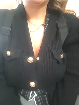 fammefatale1987 online show from November 2025 02:42:02 PM