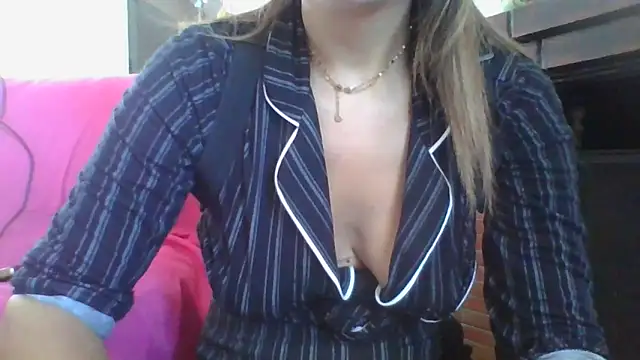 fammefatale1987 online show from April 2026 10:53:02 AM