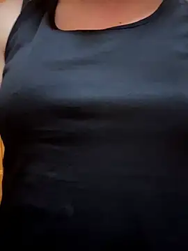 Snapshot of Chic_desire chatting on February 2026 06:50:01 PM Chic desire online show from February 2026 06:50:01 PM