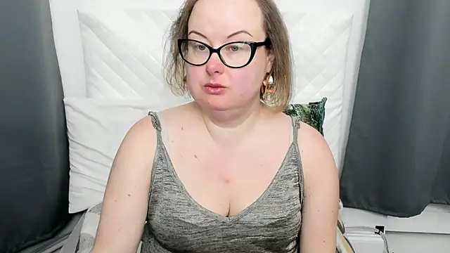 Snapshot of dirtyBonnie chatting on March 2026 04:40:01 AM dirtyBonnie online show from March 2026 04:40:01 AM