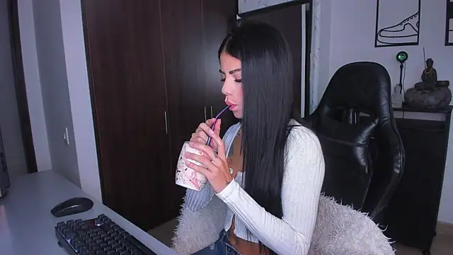 Lisegg  online show from February 2025 11:32:02 AM