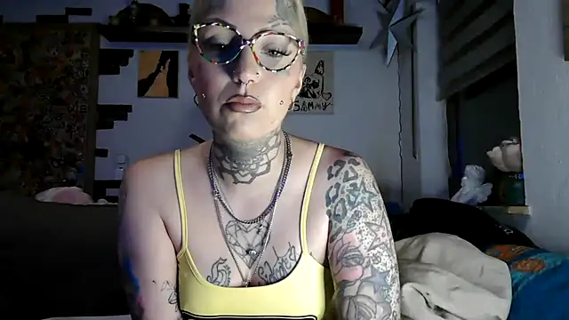 Snapshot of RoxxyInk chatting on May 2026 10:11:02 PM RoxxyInk online show from May 2026 10:11:02 PM