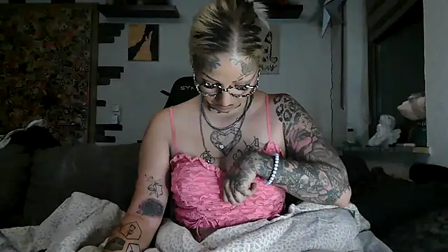 Snapshot of RoxxyInk chatting on July 2026 02:59:01 AM RoxxyInk online show from July 2026 02:59:01 AM
