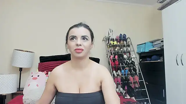 juliahayessxx online show from February 2025 08:45:01 PM