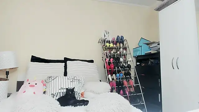 juliahayessxx online show from February 2025 08:00:01 PM