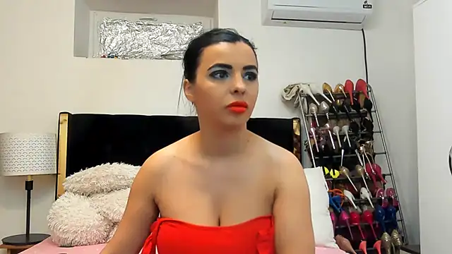 juliahayessxx online show from April 2026 06:35:01 PM