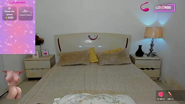 Snapshot of MiracleTs4U chatting on February 2025 12:37:02 PM MiracleTs4U online show from February 2025 12:37:02 PM