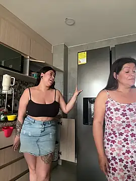 Snapshot of emilyjohanson chatting on February 2025 01:22:02 PM emilyjohanson online show from February 2025 01:22:02 PM