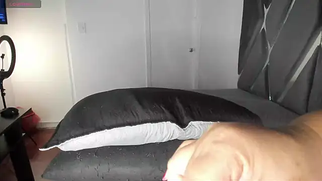 moonsweet1 online show from April 2026 05:21:01 PM