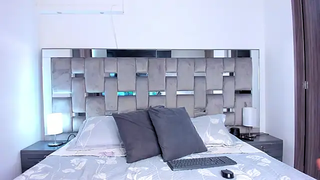 Snapshot of Cammiila chatting on February 2025 04:45:02 PM Cammiila online show from February 2025 04:45:02 PM