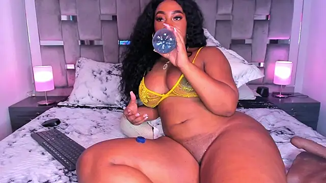 Snapshot of Cammiila chatting on March 2025 10:31:02 PM Cammiila online show from March 2025 10:31:02 PM