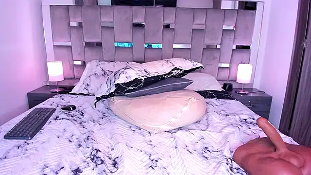 Snapshot of Cammiila chatting on March 2025 04:04:01 PM Cammiila online show from March 2025 04:04:01 PM