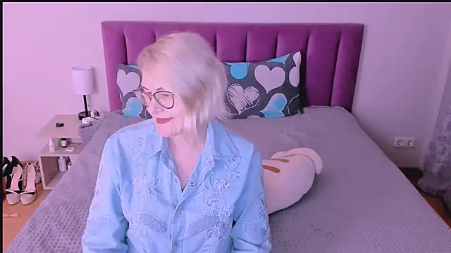 sabrinamacmarren online show from September 2025 05:12:02 PM