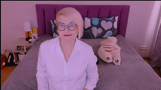 sabrinamacmarren online show from October 2025 12:25:02 PM