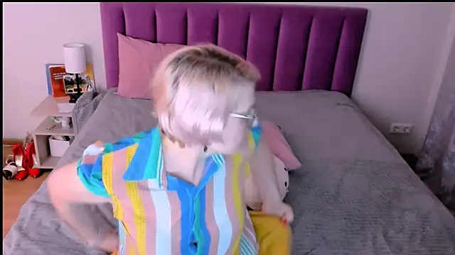 sabrinamacmarren online show from December 2025 06:04:01 PM