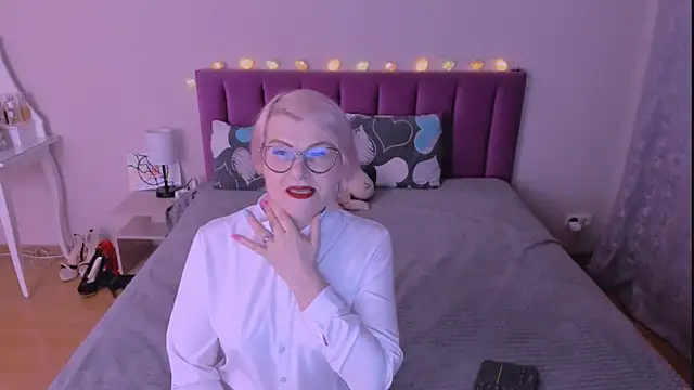 sabrinamacmarren online show from February 2026 05:32:01 PM