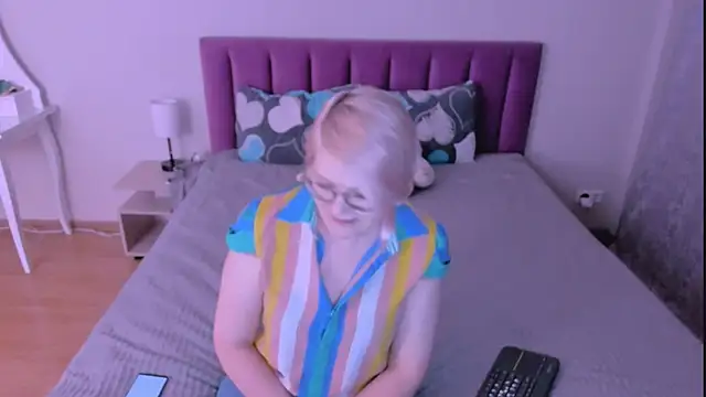 sabrinamacmarren online show from February 2026 04:58:02 PM