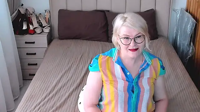 sabrinamacmarren online show from July 2026 03:14:01 PM
