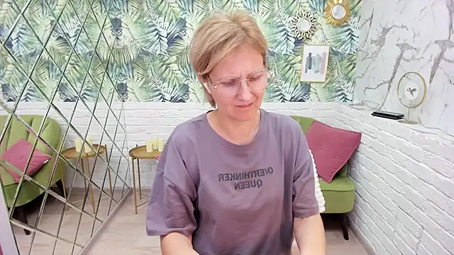 Paris Cherry online show from November 2025 08:10:01 PM