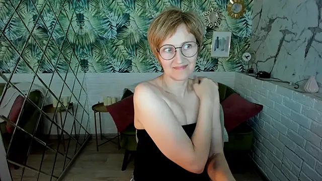 Snapshot of Paris_Cherry chatting on July 2026 06:07:02 PM Paris Cherry online show from July 2026 06:07:02 PM